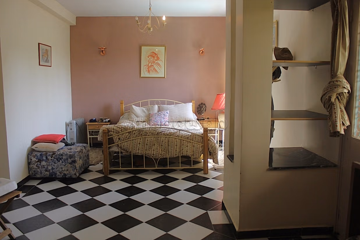 Empty villa for vintage lovers