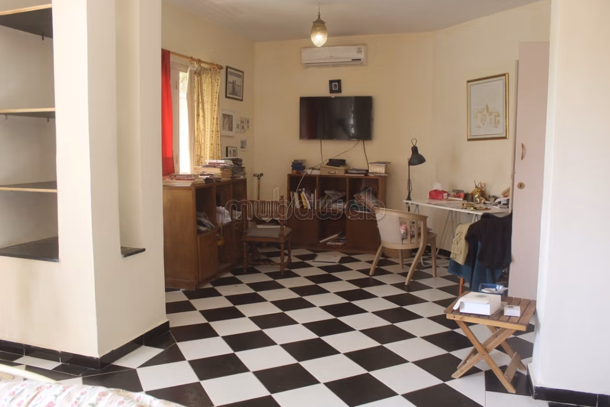 Empty villa for vintage lovers