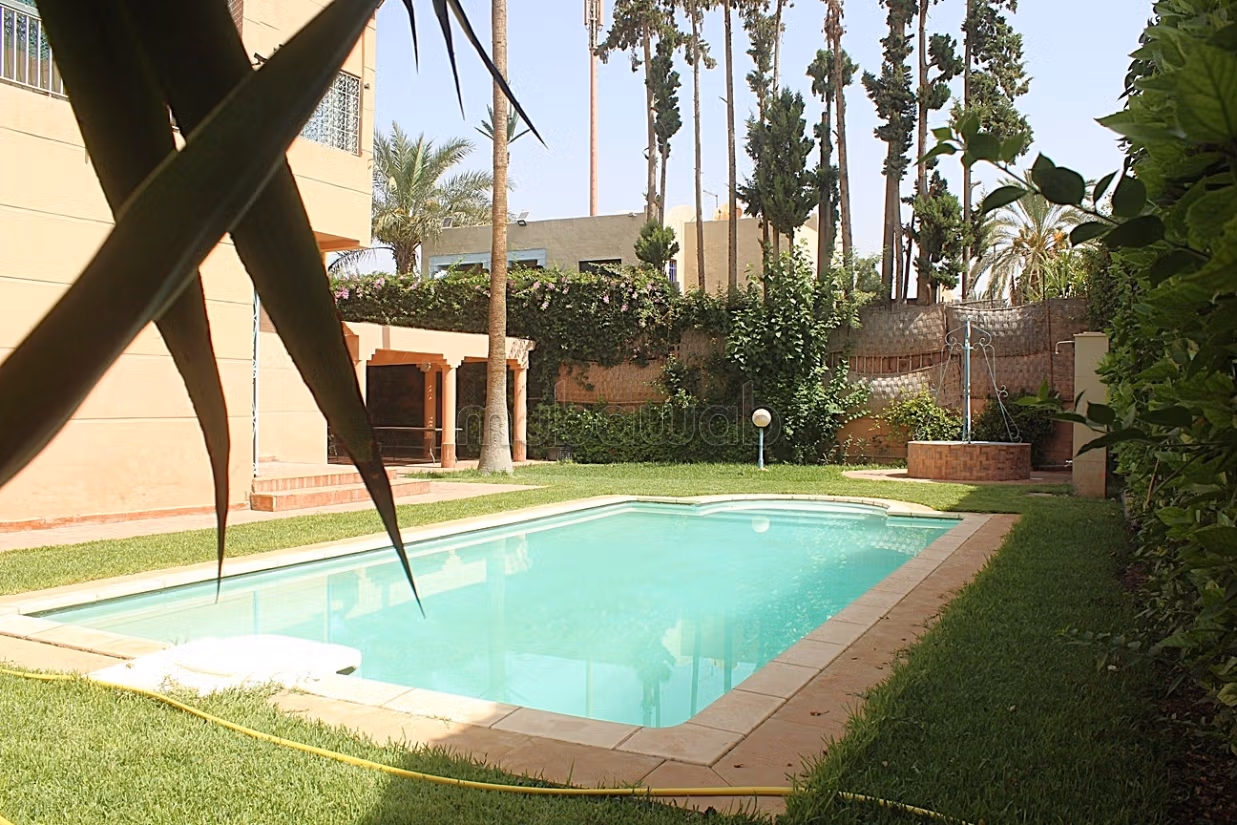 Empty villa for vintage lovers