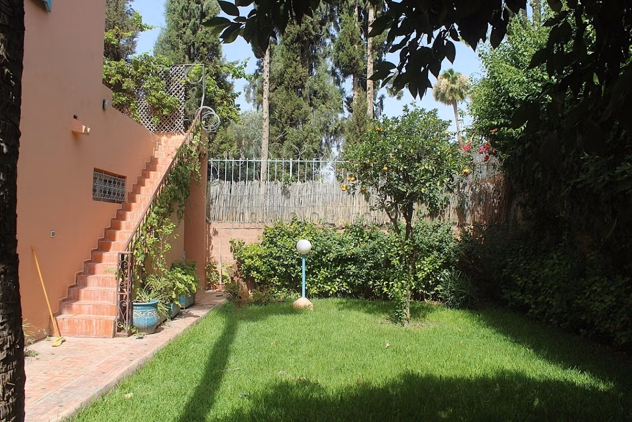 Empty villa for vintage lovers