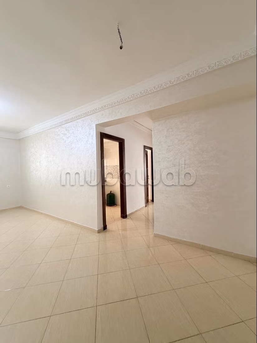 Superbe appartement à louer à Route Nationale Assilah. 
2 chambres. 
Salon contemporain — 2