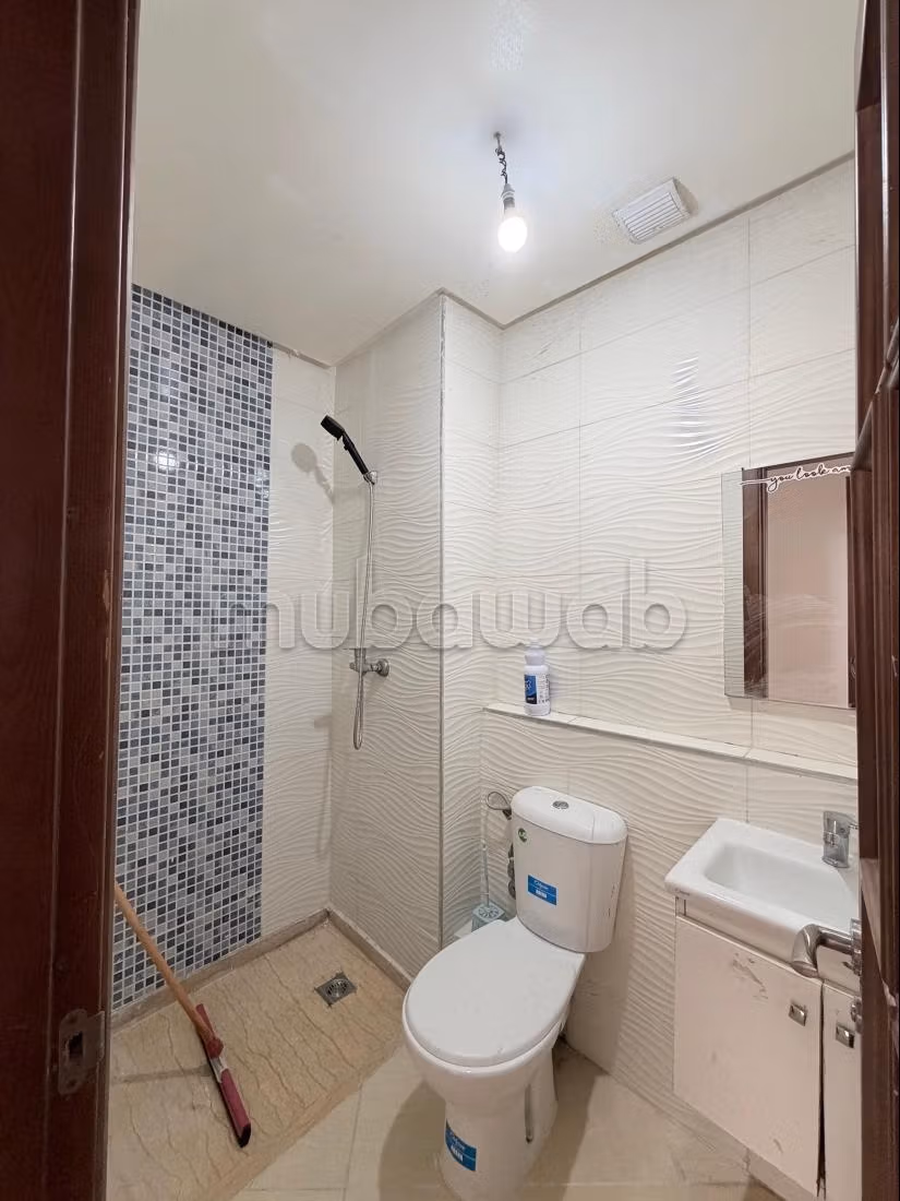 Superbe appartement à louer à Route Nationale Assilah. 
2 chambres. 
Salon contemporain — 3