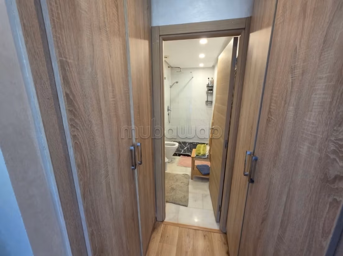 Vendita di un bel appartamento a Dar Bouazza. 2 camere. Ben arredato