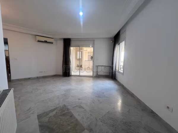 A louer un appartement en S1 à Ennasr