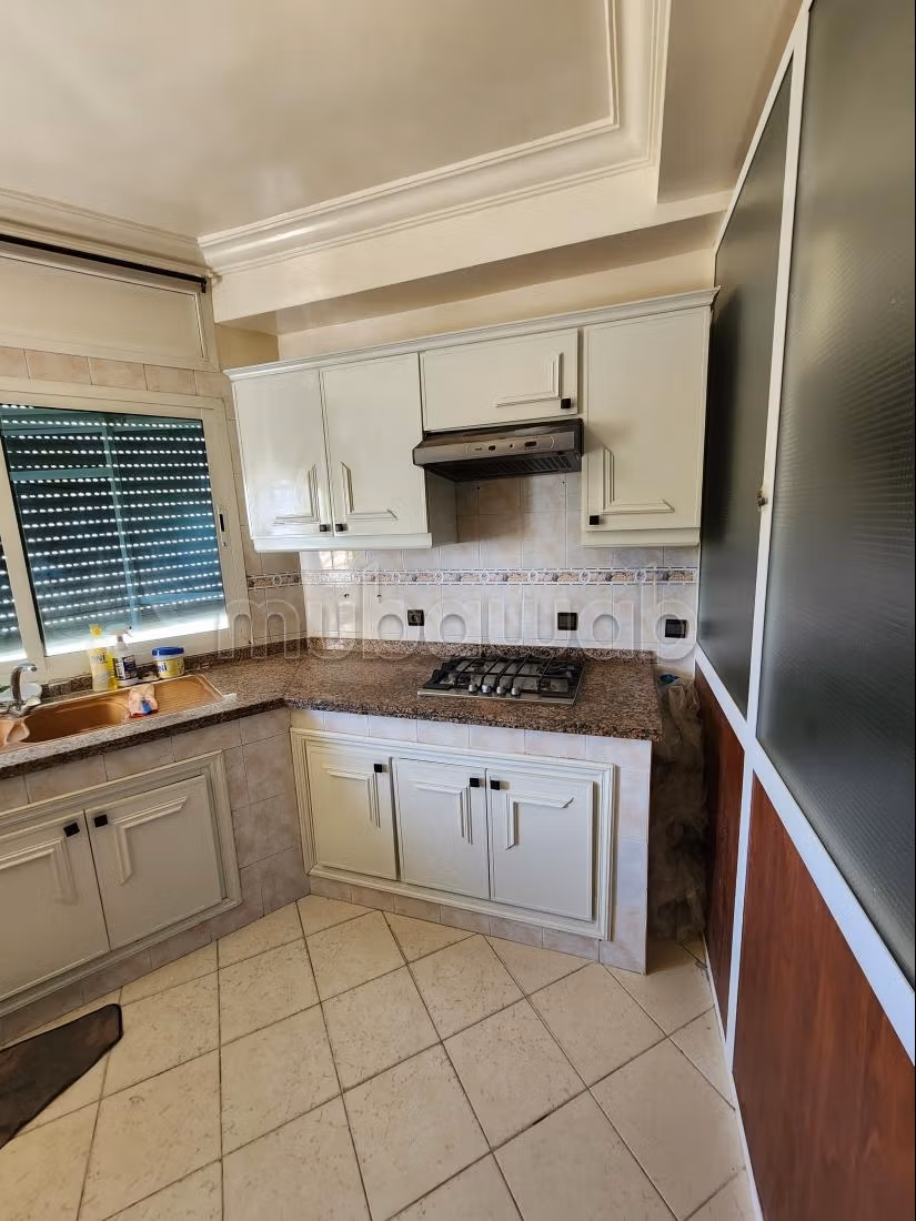 Bel appartement en location au quartier bourgogne. 3 chambres avec 2 places au garage — 2