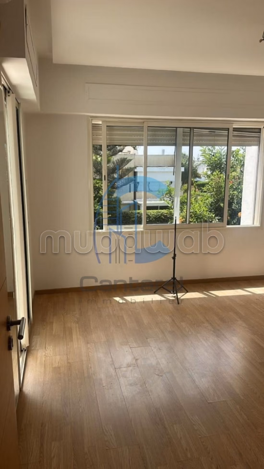 250 m² villa for rent - Secured residence - Dar