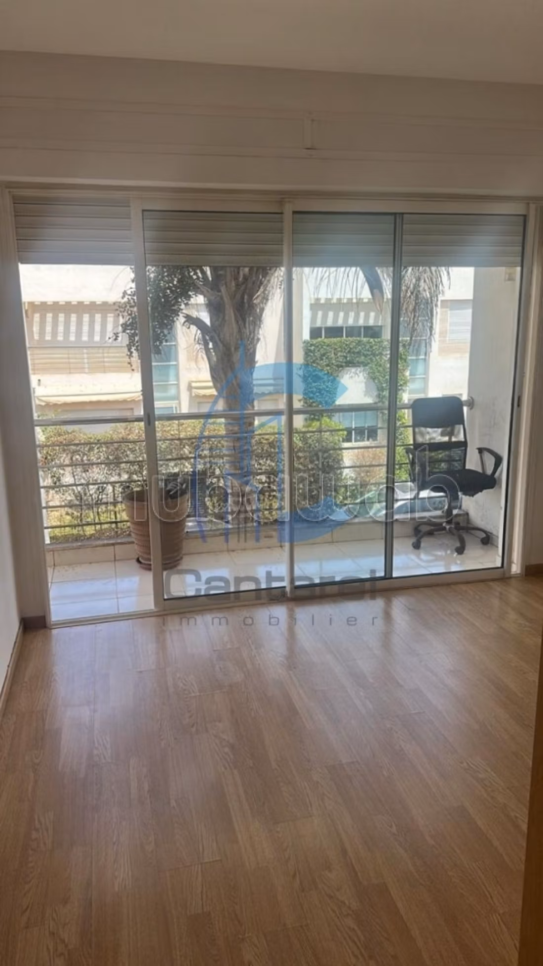 250 m² villa for rent - Secured residence - Dar