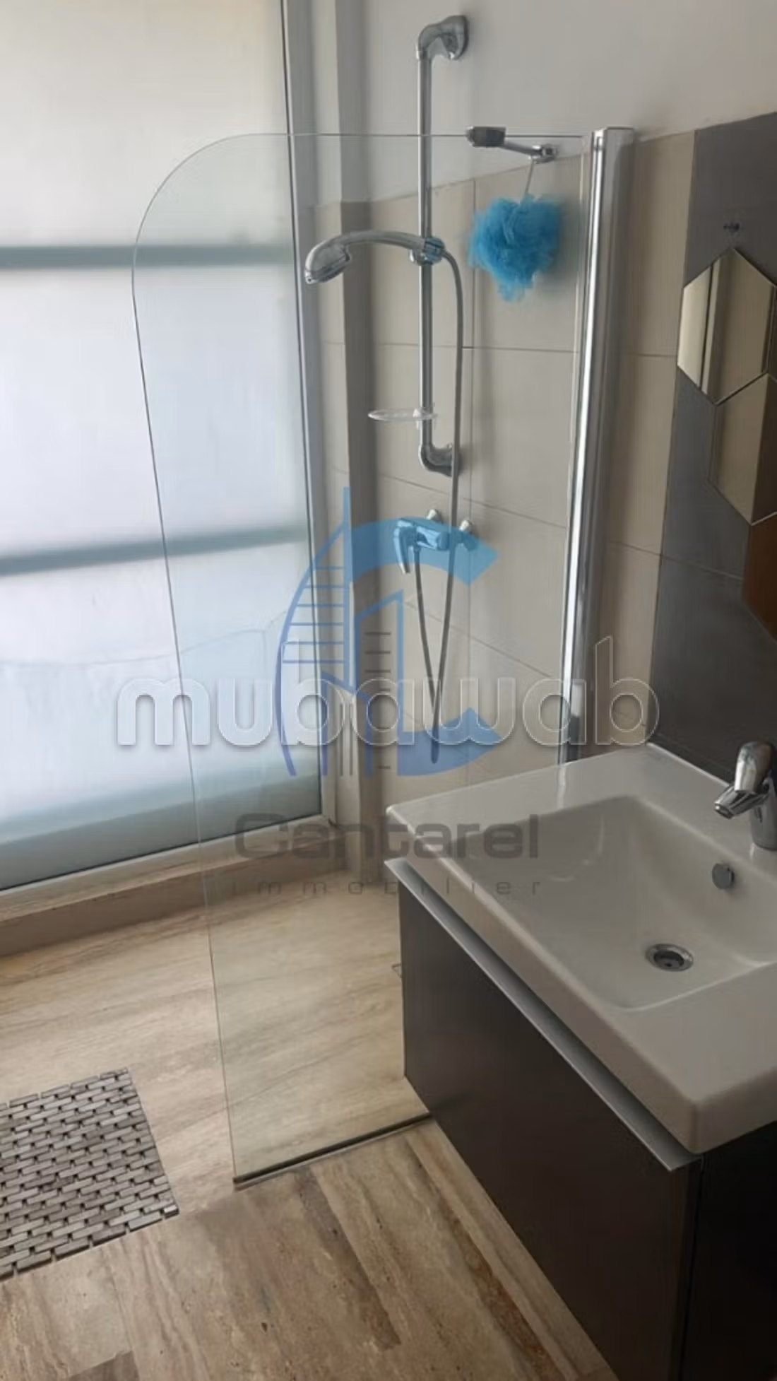 250 m² villa for rent - Secured residence - Dar