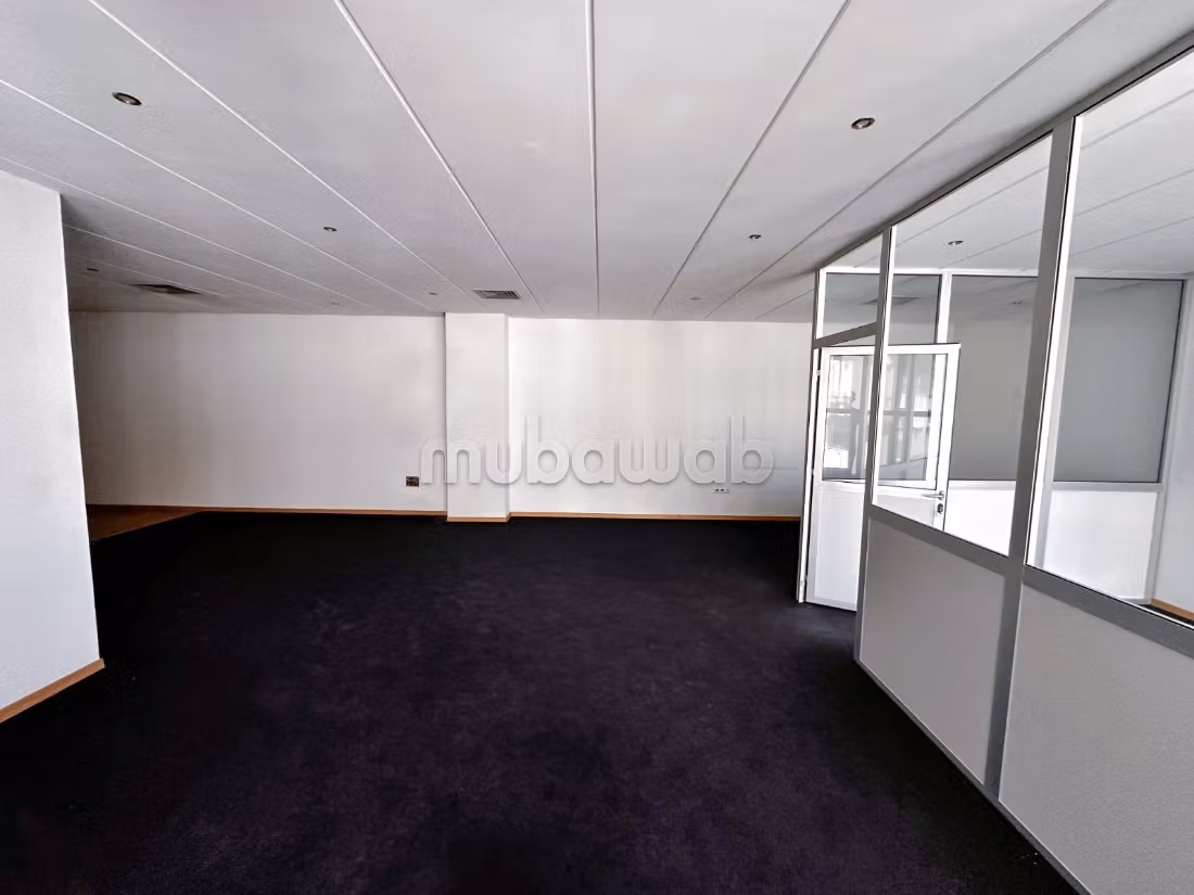 Bureau Standing 79m Bd Abdelmoumen, station Tram