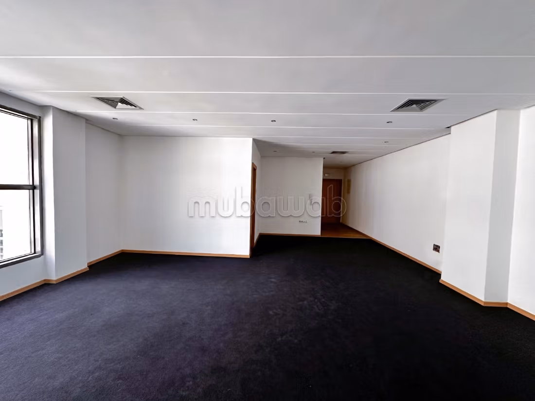 Bureau Standing 79m Bd Abdelmoumen, station Tram