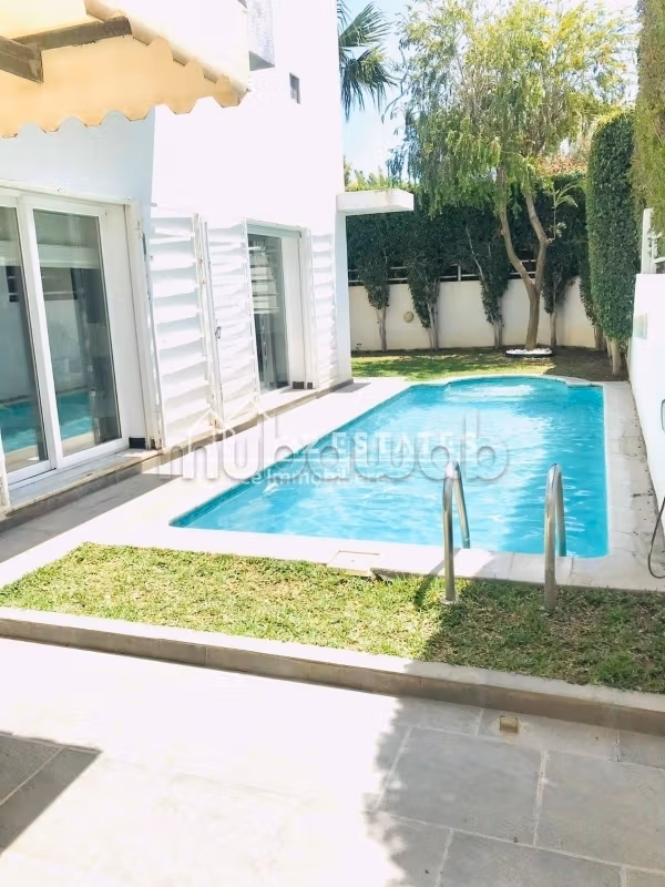 Villa S4 vide avec piscine à la Marsa