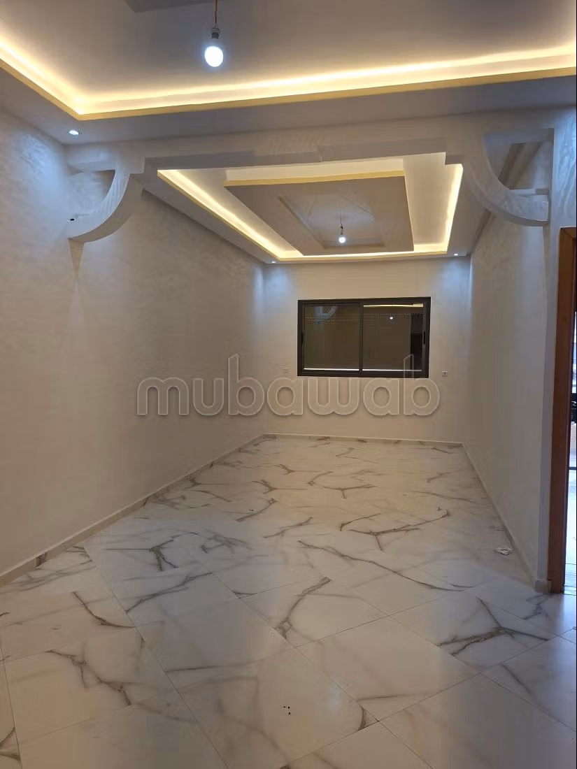 Superbe appartement à louer à Assanaouber. 
2 chambres agréables. 
Porte sécurisée — 2