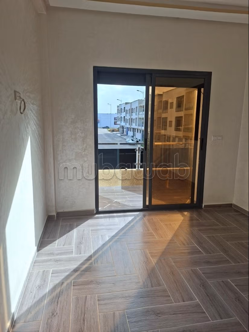 Superbe appartement à louer à Assanaouber. 
2 chambres agréables. 
Porte sécurisée — 3