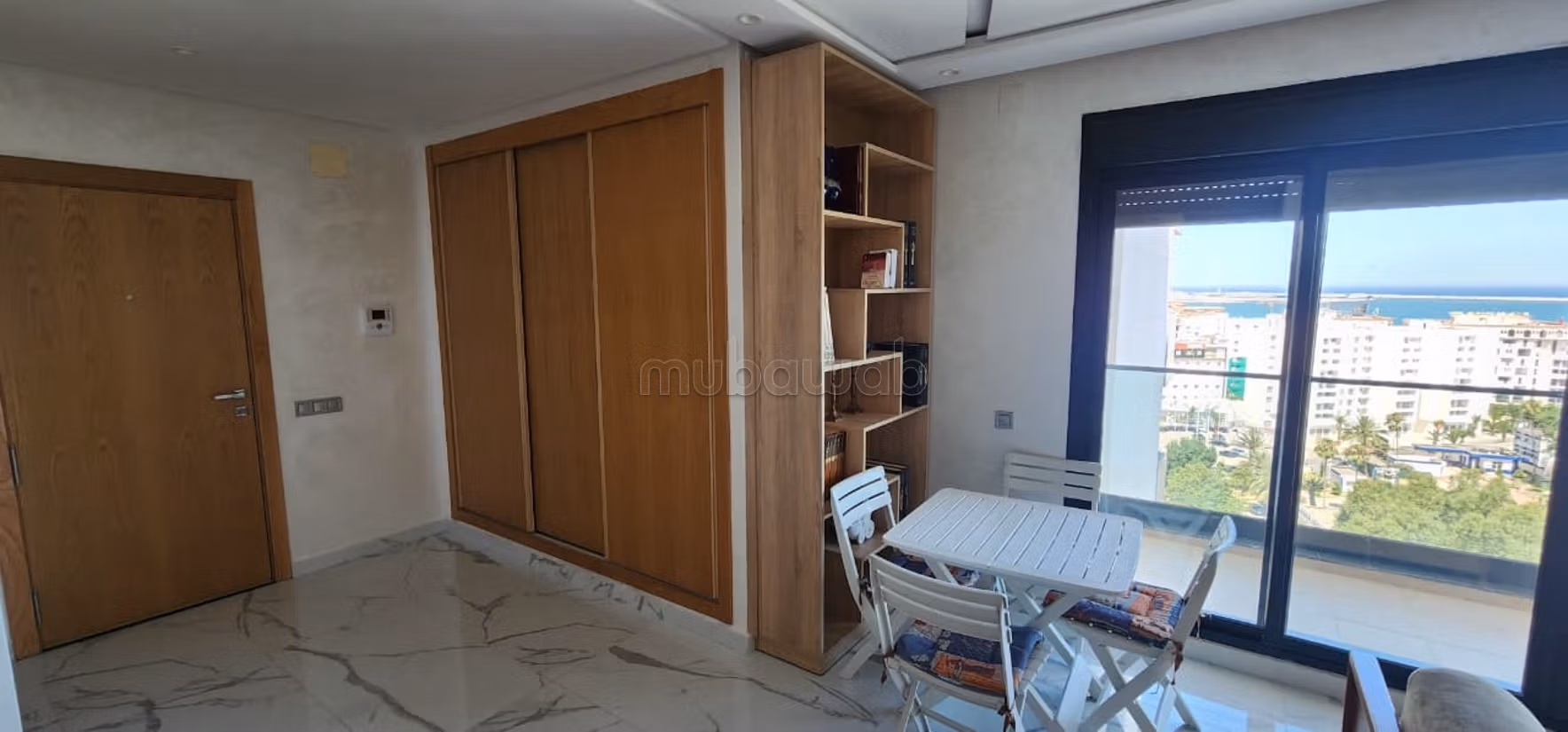Appartamento arredato con vista mare