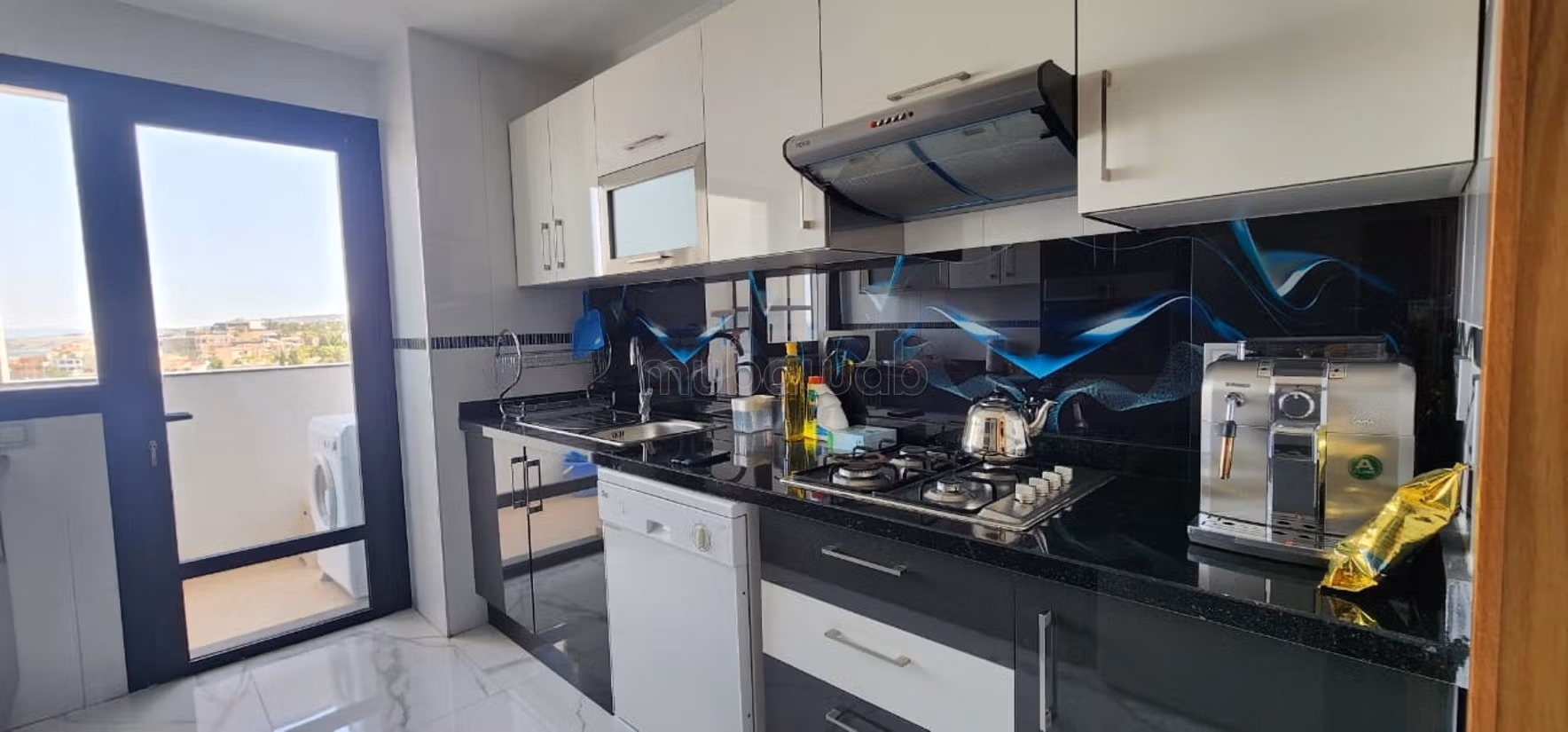 Appartamento arredato con vista mare