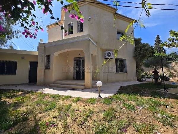 Villa indépendante S3 avec jardin à La Soukra