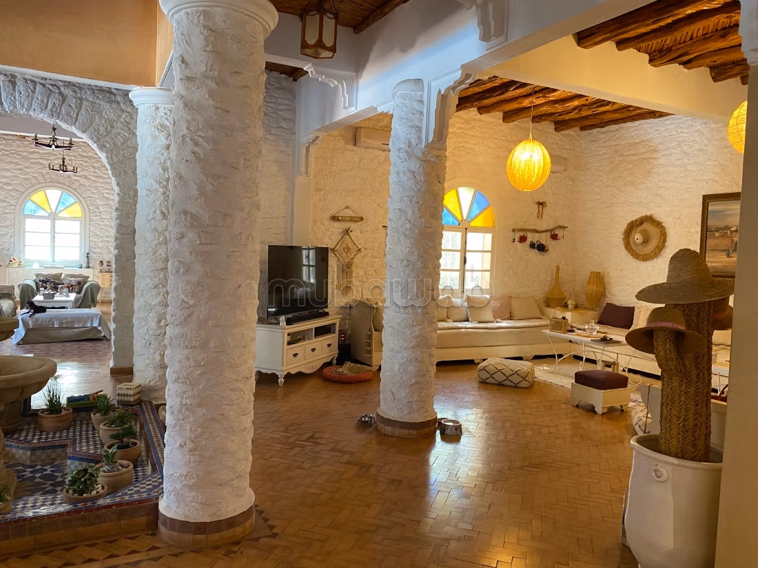 Villa with pool, ideal for a guest house