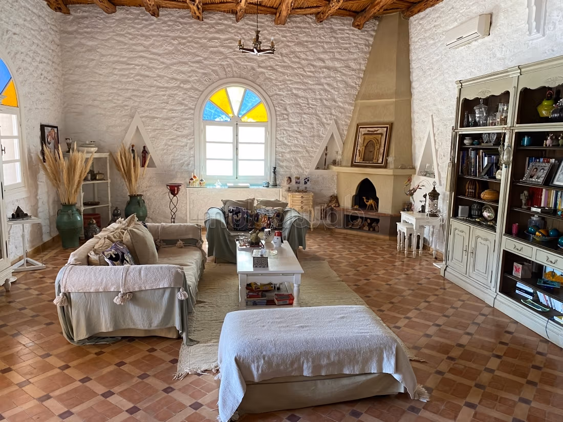 Villa with pool, ideal for a guest house