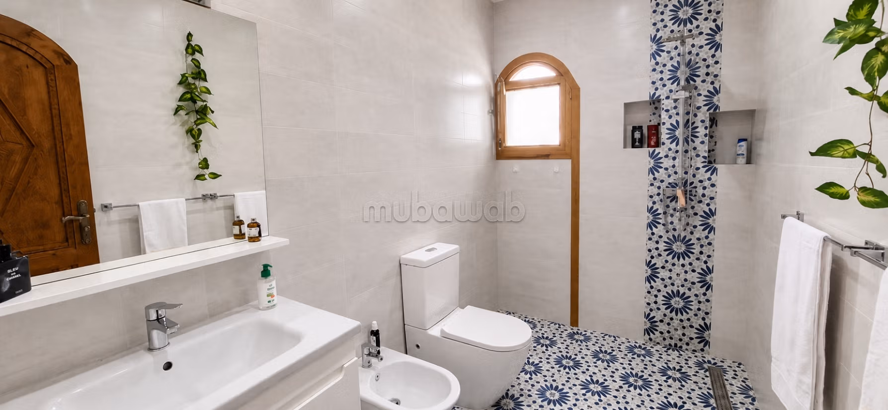Villa in pietra con piscina e frutteto