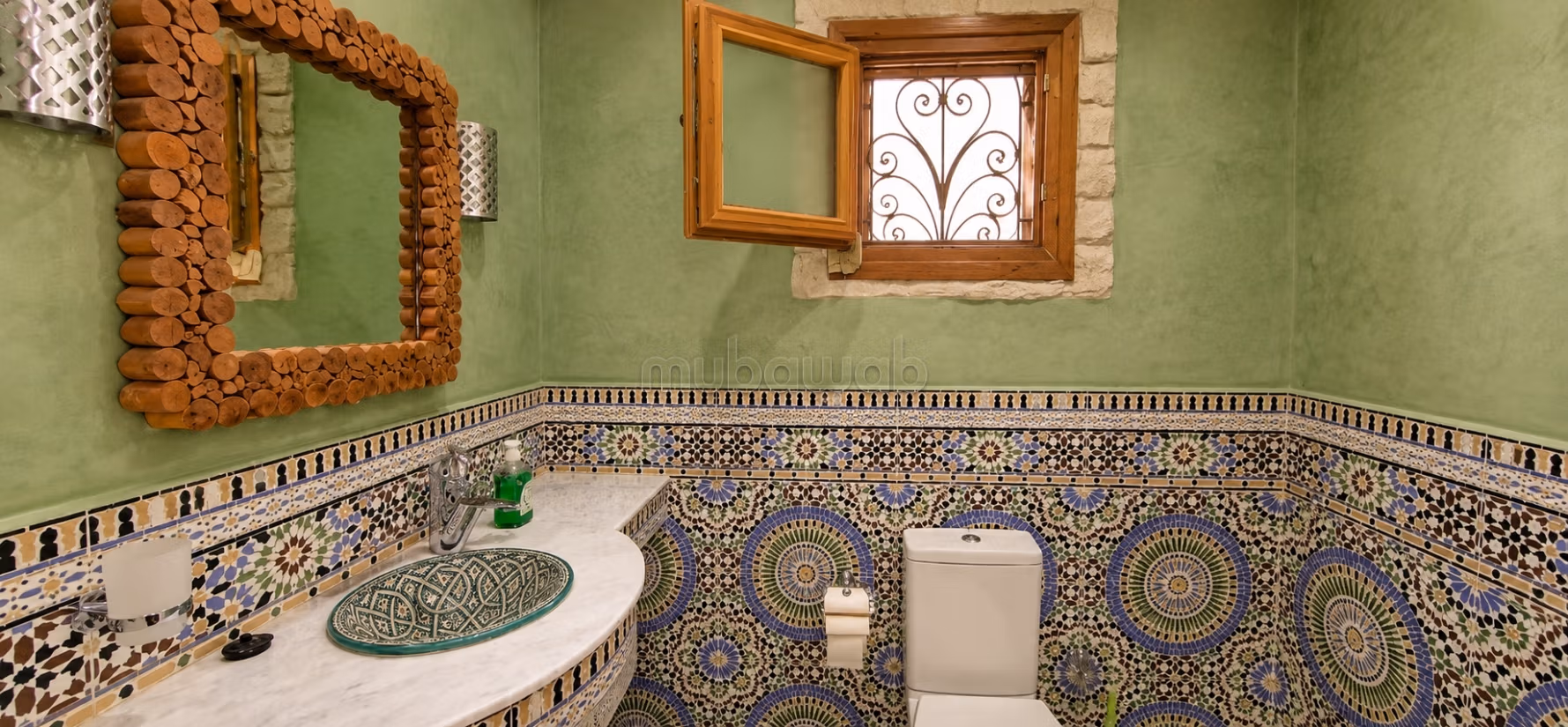 Villa in pietra con piscina e frutteto