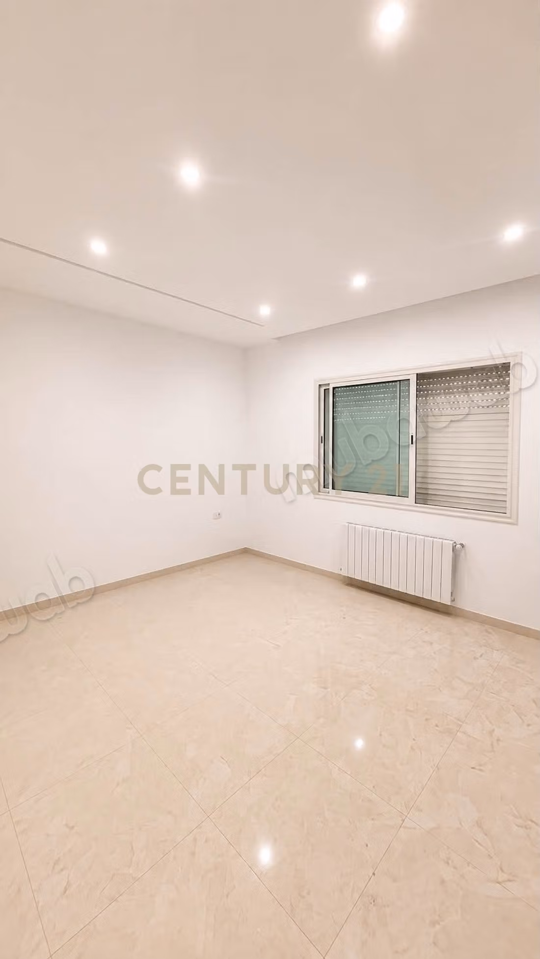 À louer étage de villa S3 jamais habité Cité mora