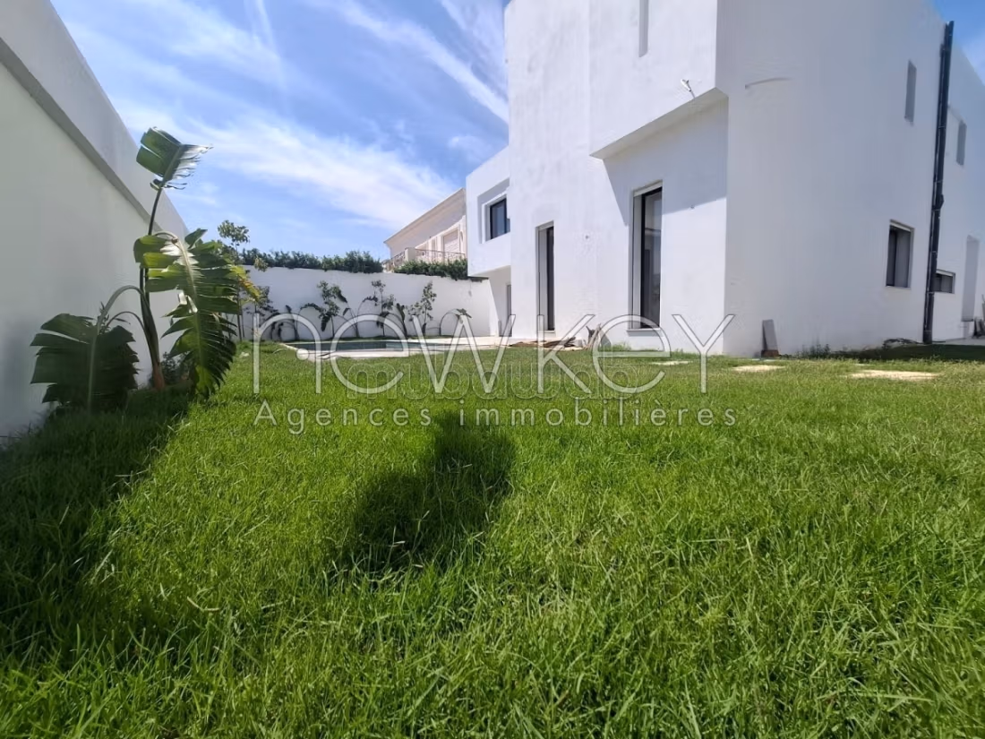 Magnifique Villa à vendre à La Soukra