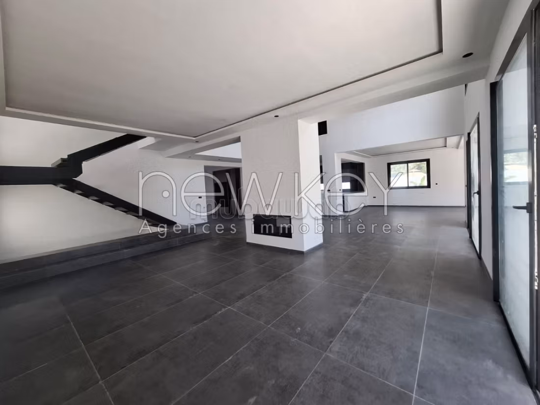 Magnifique Villa à vendre à La Soukra