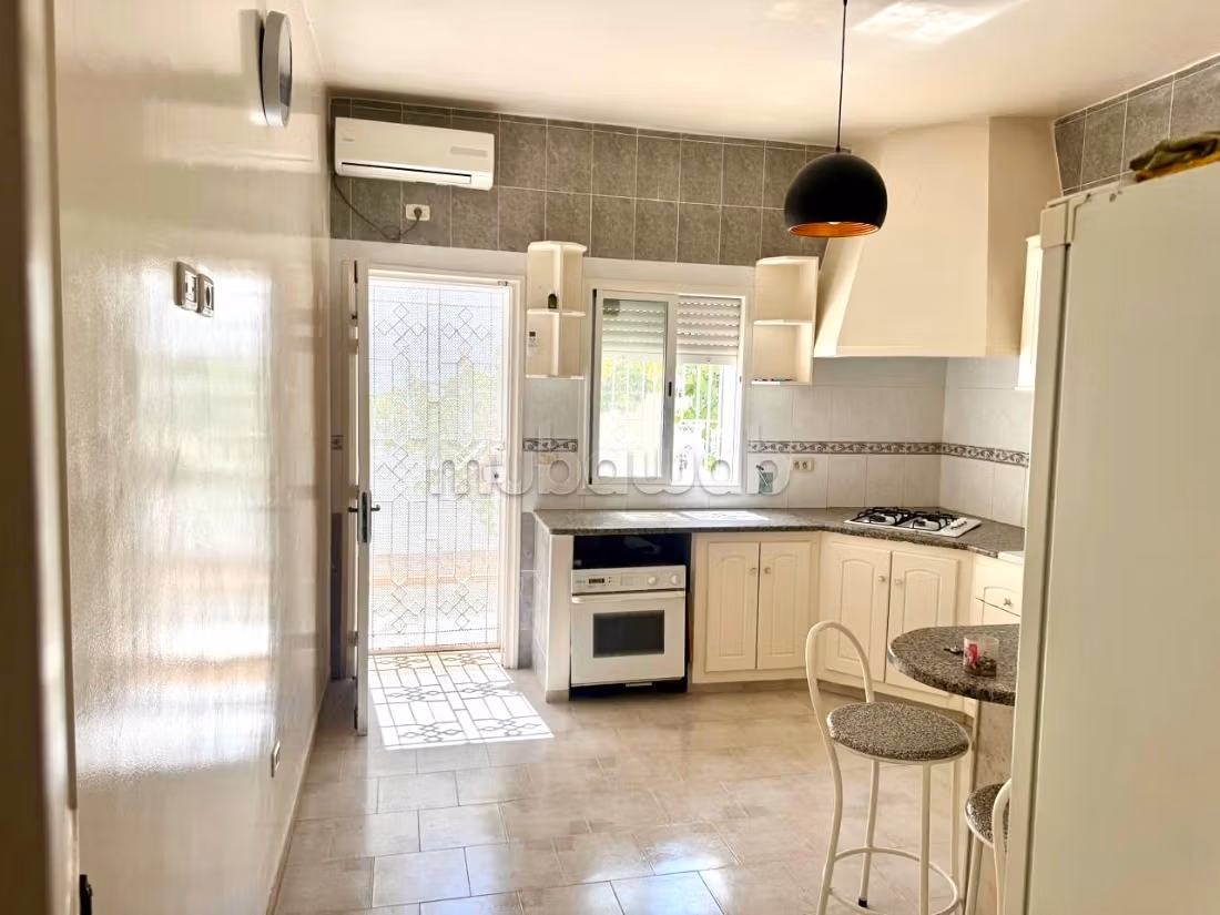 Villa con 3 camere per studenti universitari