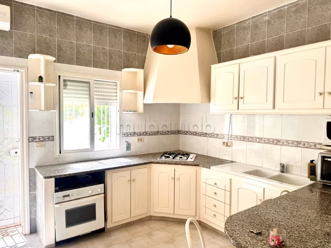 Villa con 3 camere per studenti universitari