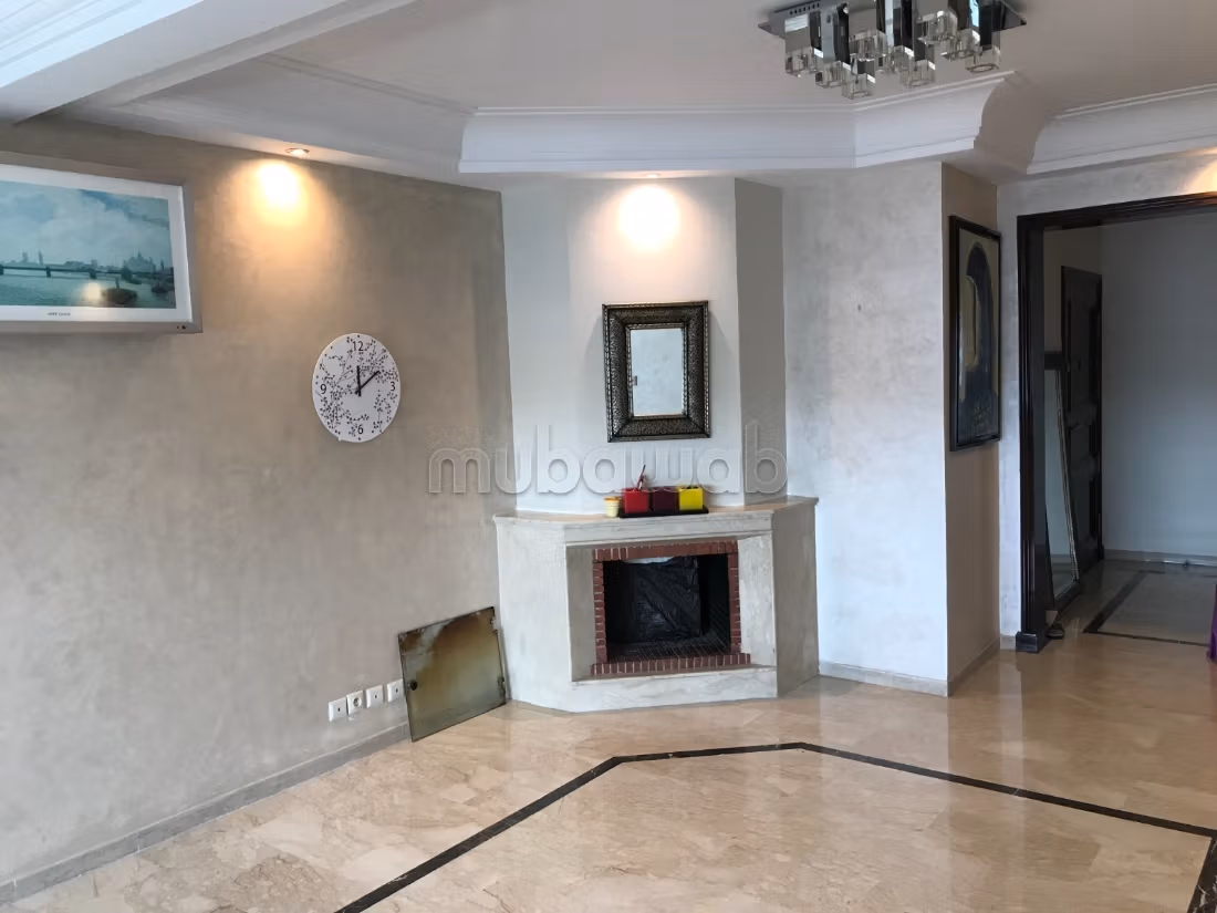 Appartement à louer à Val Fleury. 4 pièces. Service de concierge, cheminée — 2