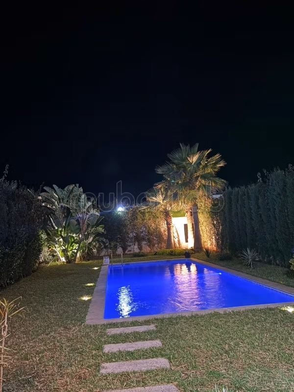 Location villa de luxe à Dar Bouazza. 5 pièces confortables. Bien meublé