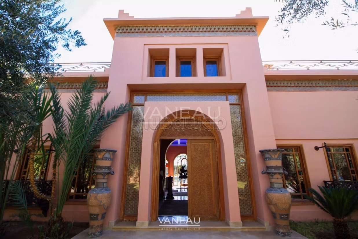 Beautiful home for sale in Marrakech resembling a palace from the One Thousand and One Nights