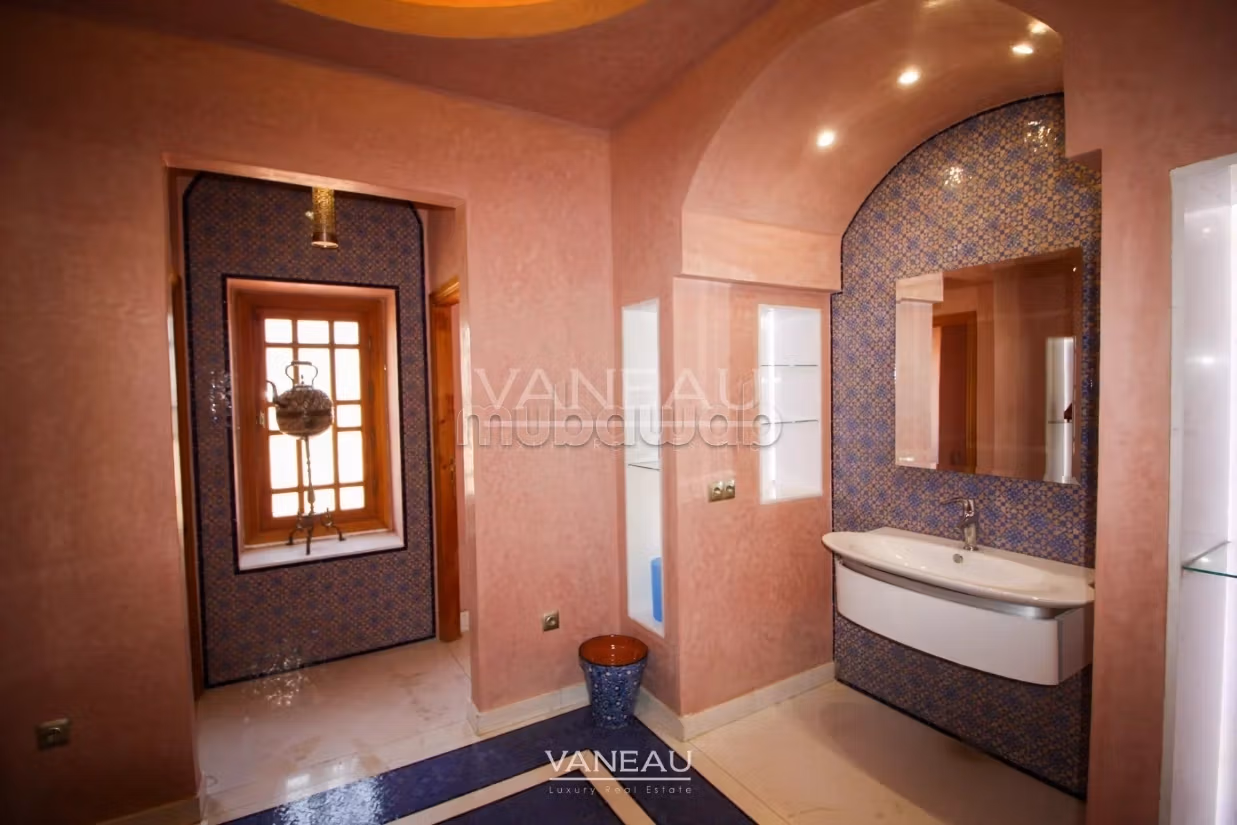 Beautiful home for sale in Marrakech resembling a palace from the One Thousand and One Nights