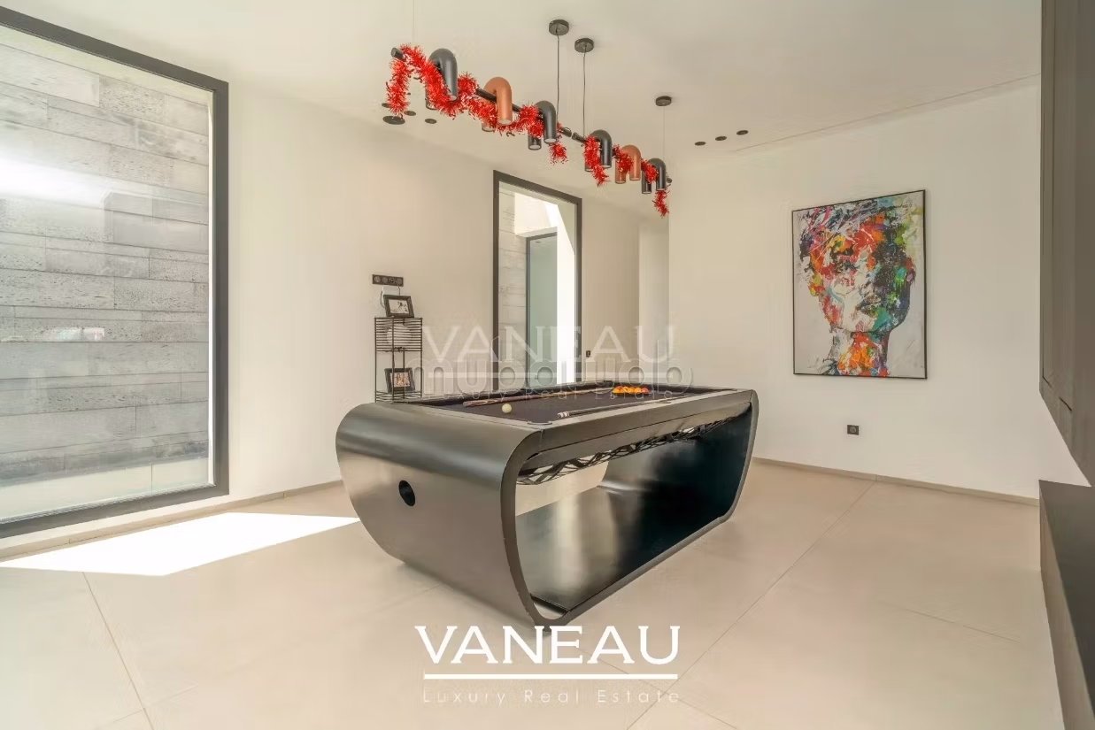 Contemporary Villa by an Architect with Integrated Home Automation