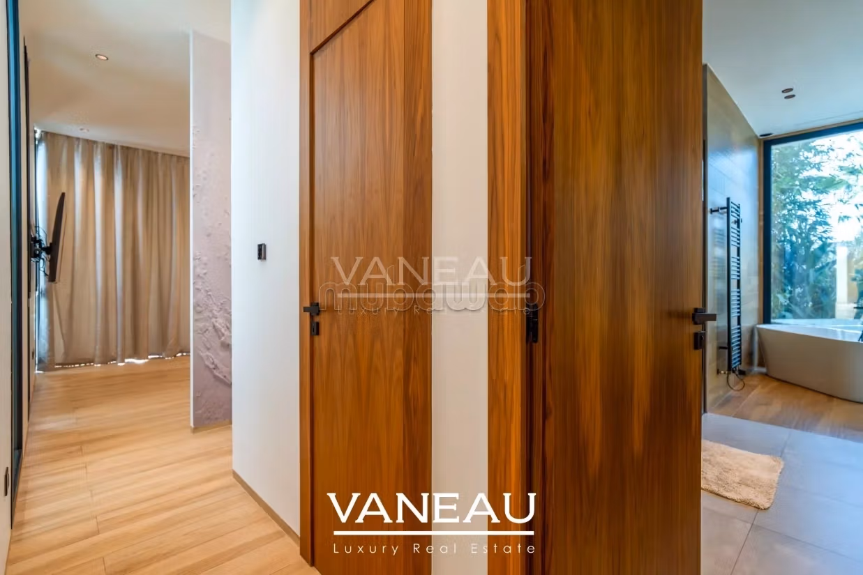 Contemporary Villa by an Architect with Integrated Home Automation