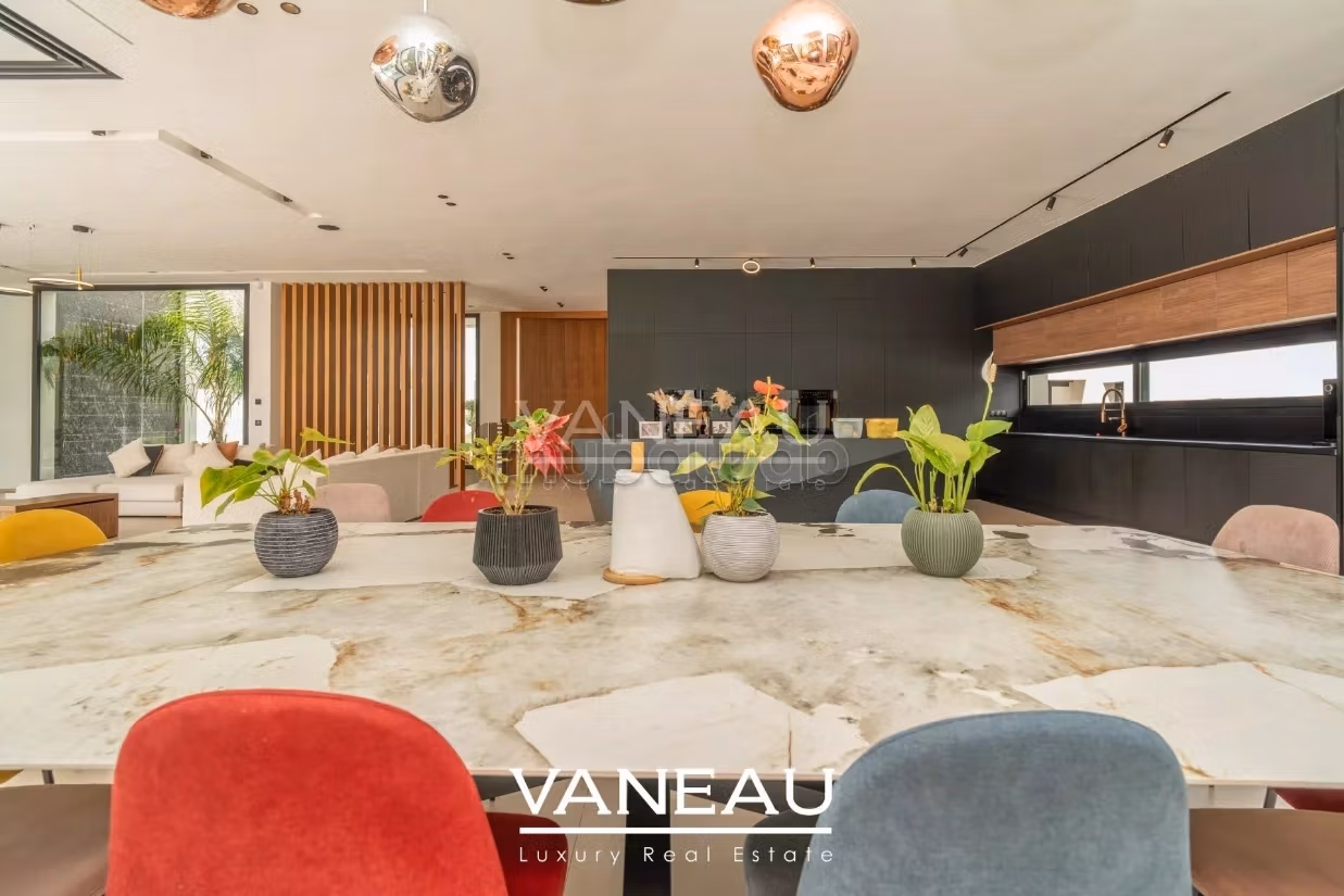 Contemporary Villa by an Architect with Integrated Home Automation
