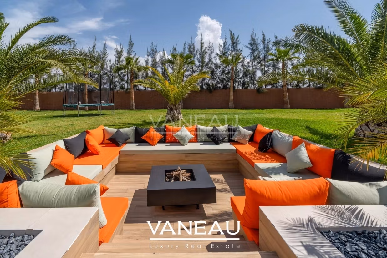 Contemporary Villa by an Architect with Integrated Home Automation
