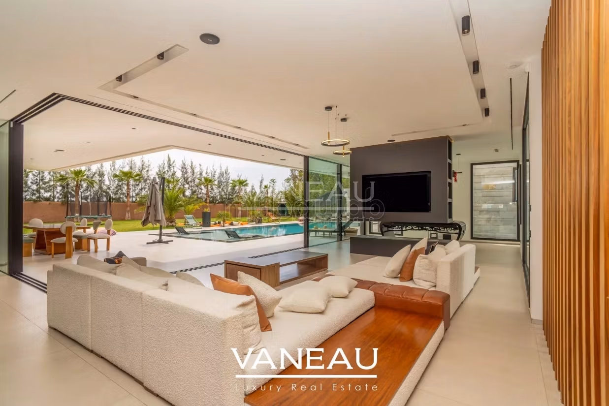 Contemporary Villa by an Architect with Integrated Home Automation