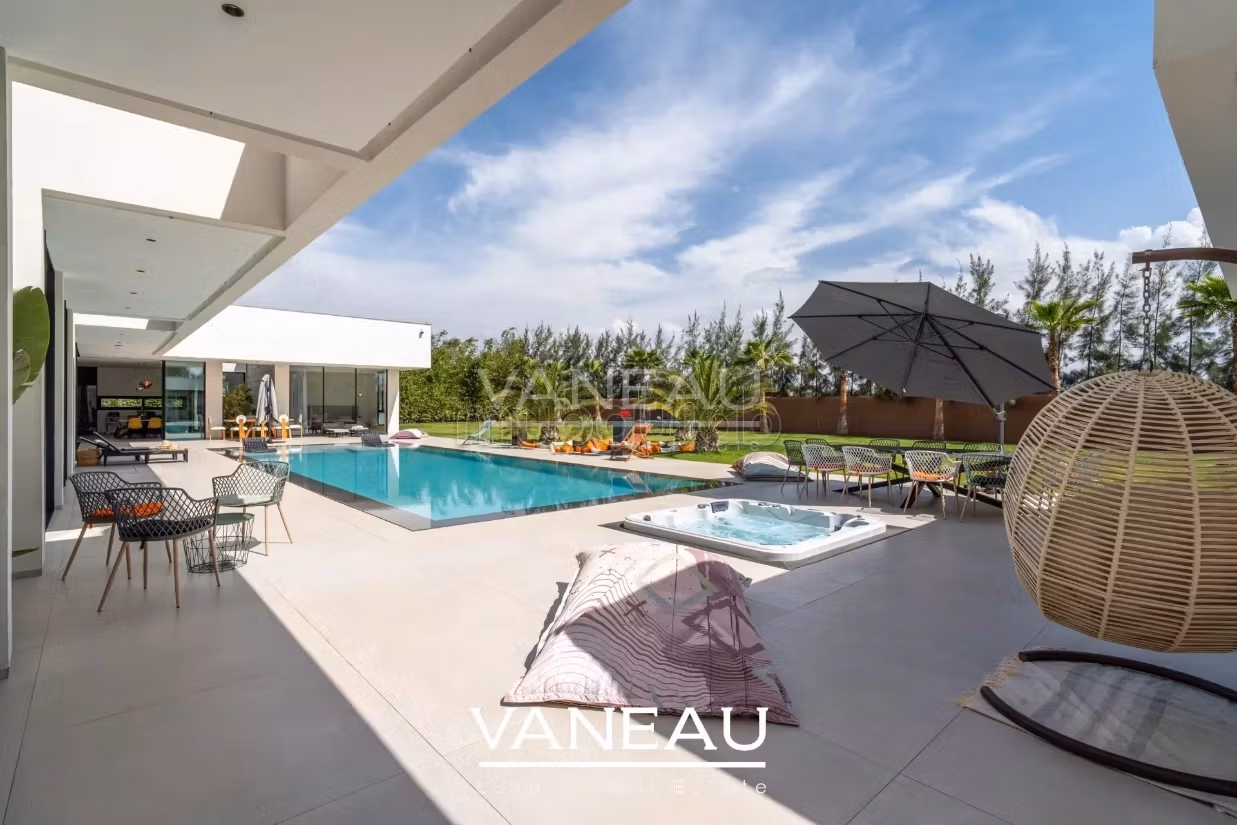 Contemporary Villa by an Architect with Integrated Home Automation