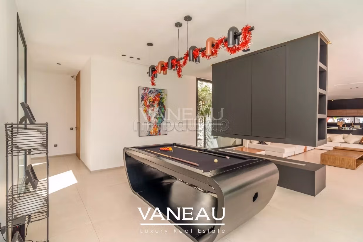 Contemporary Villa by an Architect with Integrated Home Automation