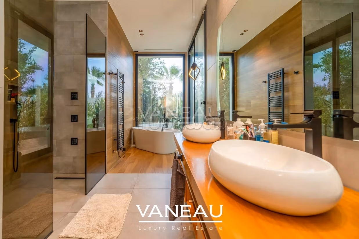Contemporary Villa by an Architect with Integrated Home Automation