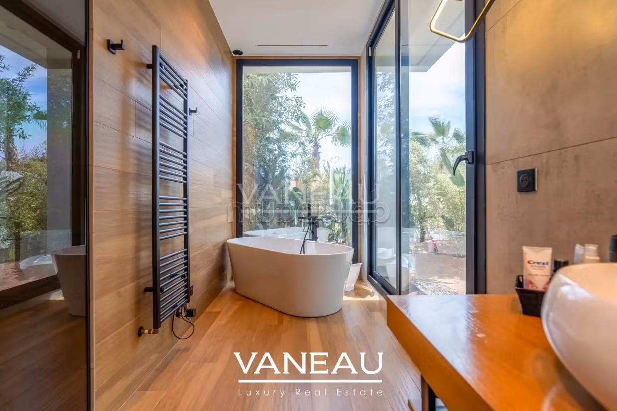 Contemporary Villa by an Architect with Integrated Home Automation