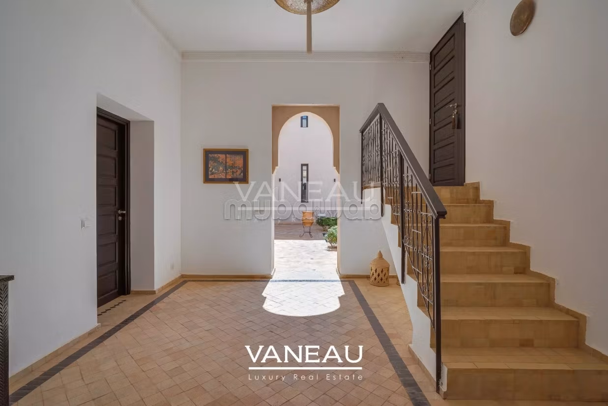 Superb guesthouse palace on 1 hectare