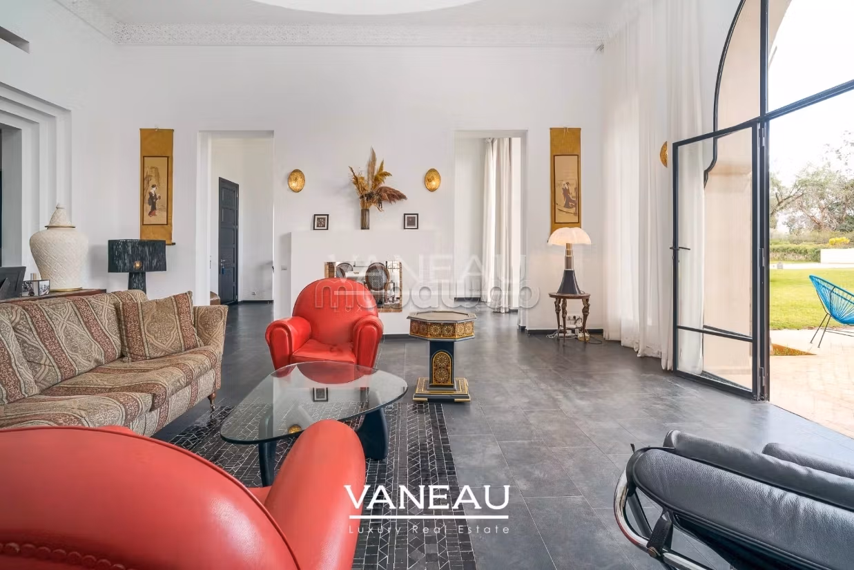 Superb guesthouse palace on 1 hectare