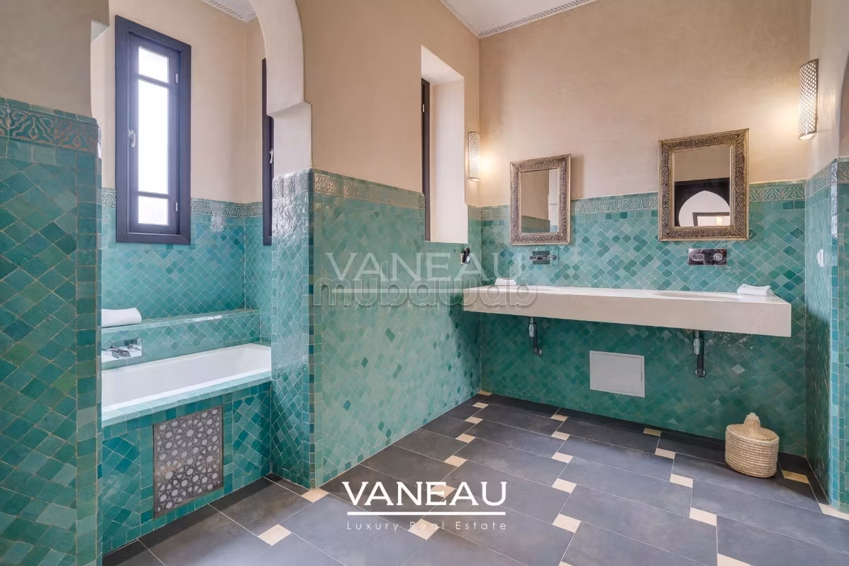 Superb guesthouse palace on 1 hectare