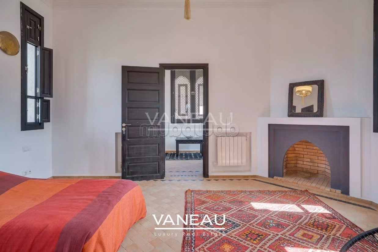 Superb guesthouse palace on 1 hectare