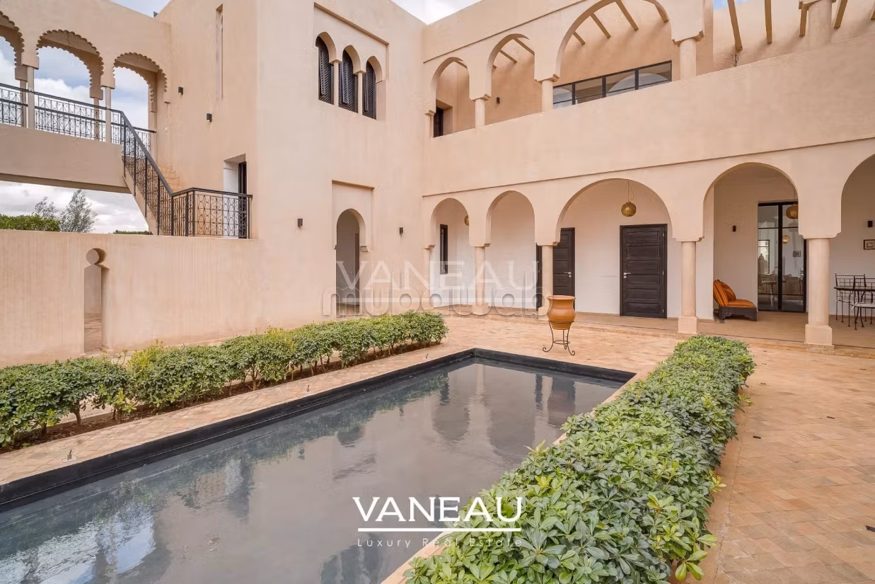Superb guesthouse palace on 1 hectare