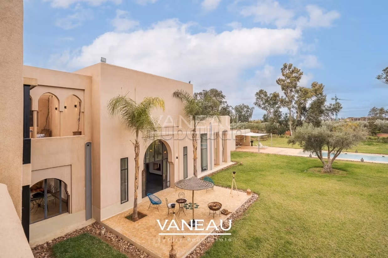 Superb guesthouse palace on 1 hectare