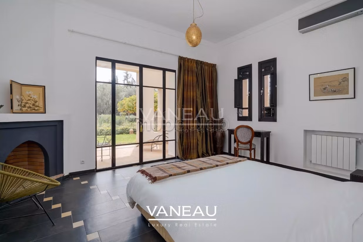 Superb guesthouse palace on 1 hectare