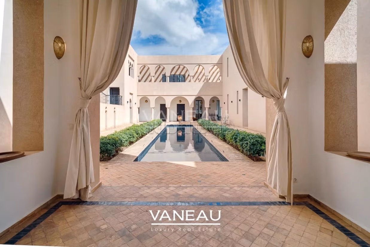 Superb guesthouse palace on 1 hectare
